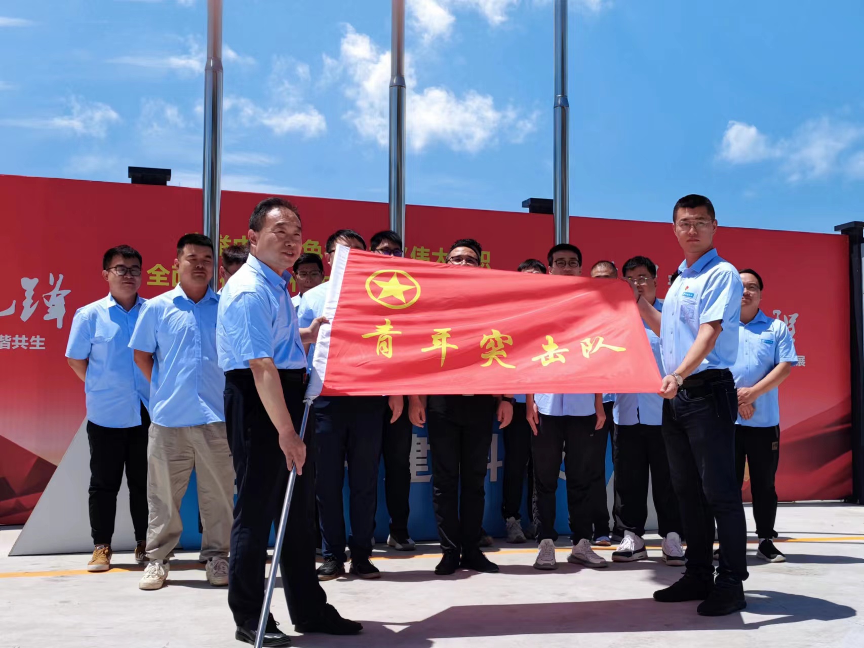 配图美锦氢能总部基地一期项目组建“青年突击队”，在项目一线发挥青年先锋作用，展现青年力量风采。.jpg